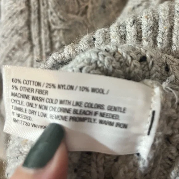 Vintage Women's Cable Knit Sweater - size L gray - Picture 3 of 5